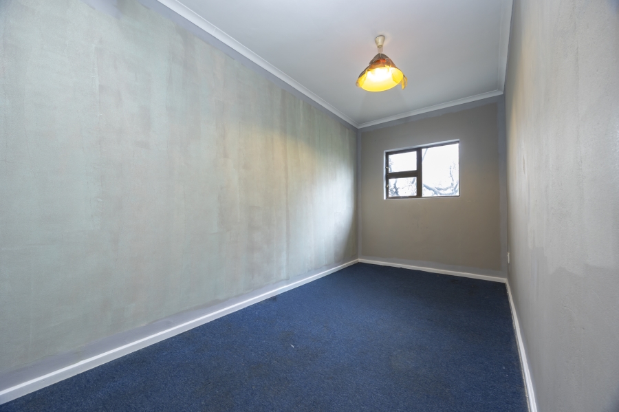 7 Bedroom Property for Sale in Plattekloof Western Cape